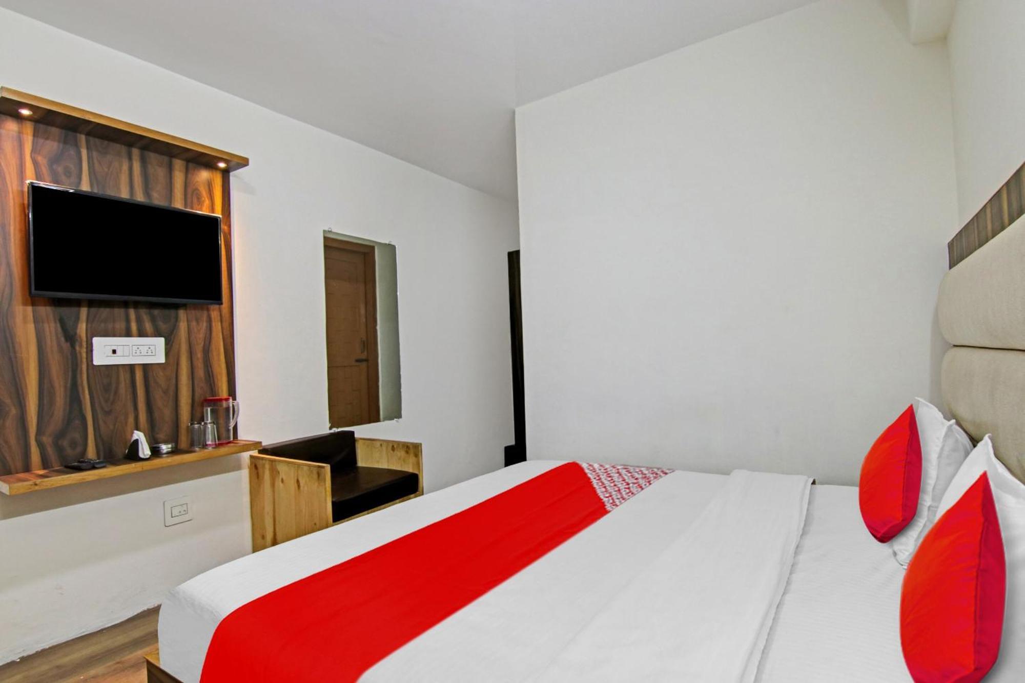 Hotel O Alfa Manāli Esterno foto